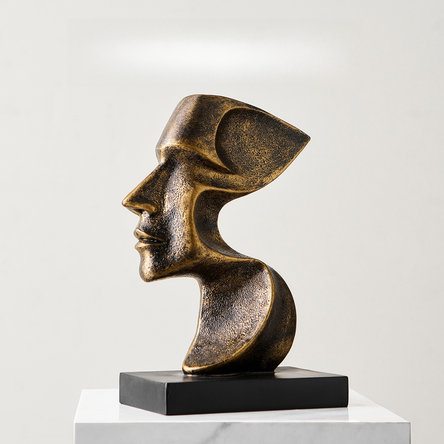 Creative Human Figurine Sculpt - مراجعة Resin Art Gift For Anniversary وسعره